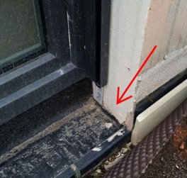 Fehlende Flankenabdichtung in der Fensterleibung